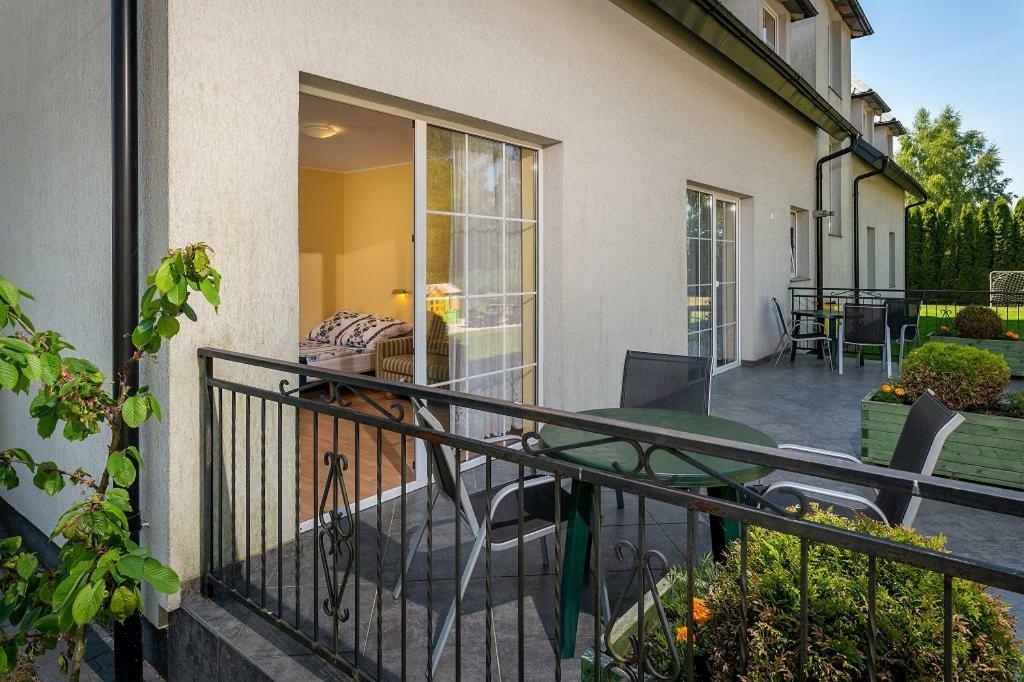 Dw Roza Wiatrow Apartment Debki Ngoại thất bức ảnh